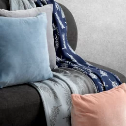 Подушка декоративная из хлопкового бархата светло-синего цвета из коллекции essential, 45х45 см