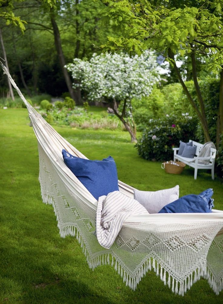 f09bbc3f3c1b629a09e26f9eebb4d446--garden-hammock-outdoor-hammock.jpg